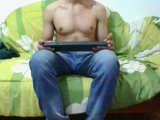 Live sex webcam photo for hotguy13 #277154089