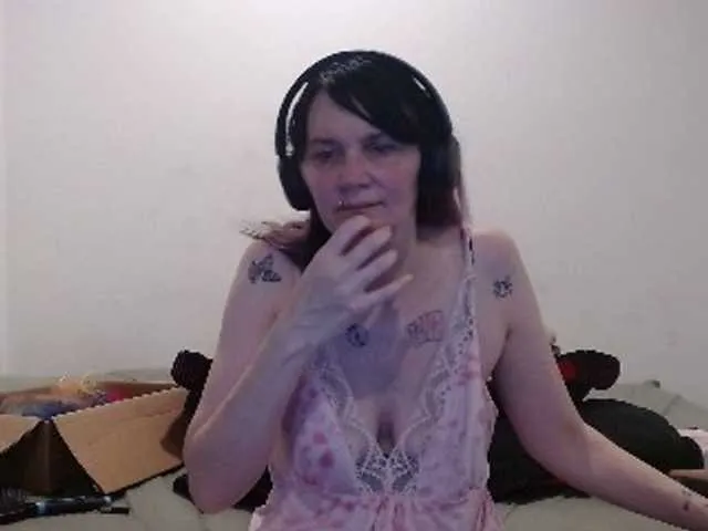 Live sex webcam photo for hotmodel1984 #293556944