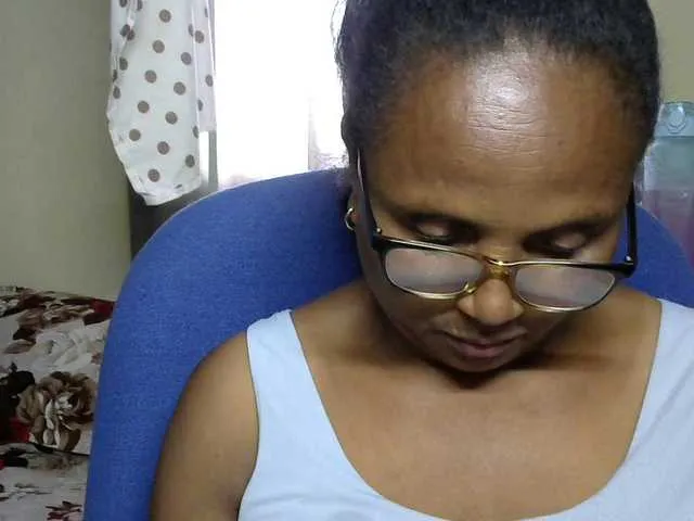 Live sex webcam photo for hotmomsexy #290600174