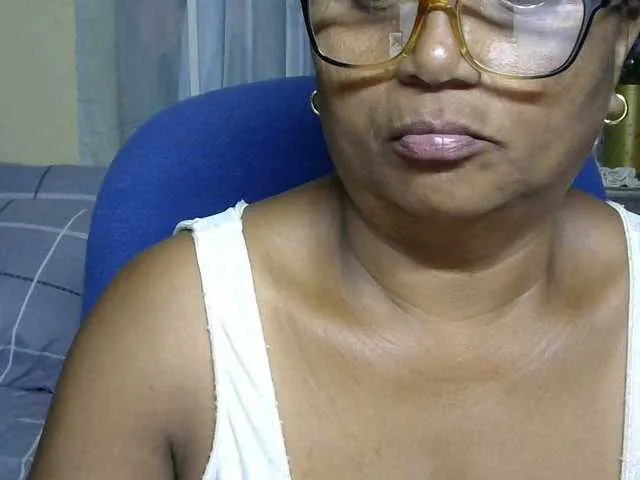 Live sex webcam photo for hotmomsexy #290687071