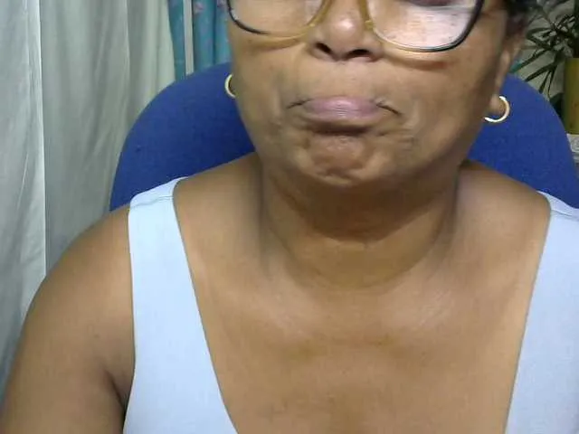 Live sex webcam photo for hotmomsexy #290734929
