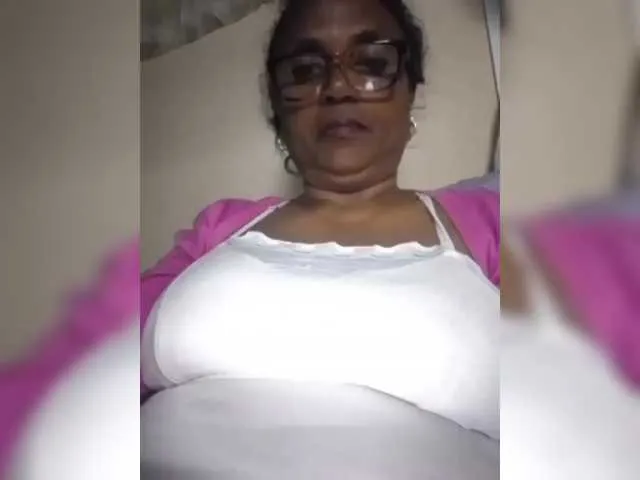 Live sex webcam photo for hotmomsexy #291531713