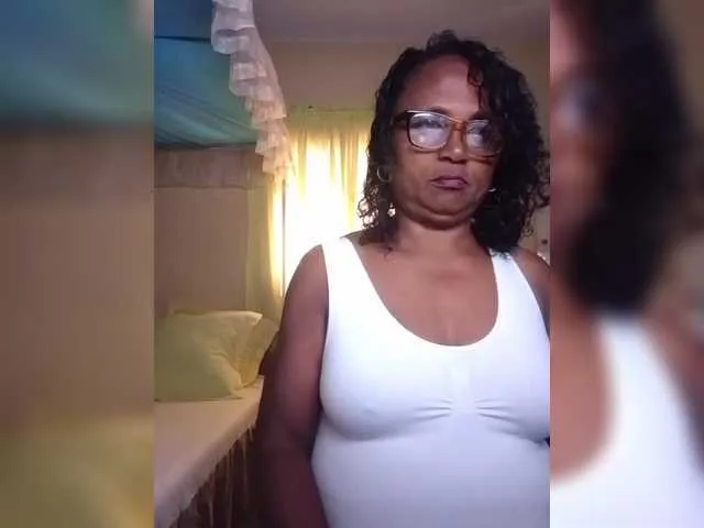 Live sex webcam photo for hotmomsexy #291931303
