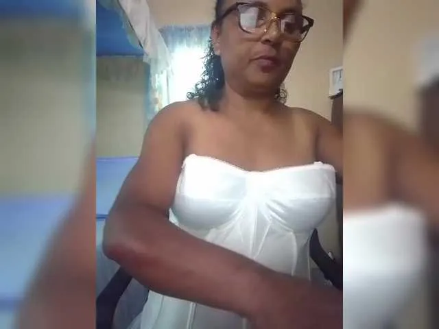 Live sex webcam photo for hotmomsexy #292352812