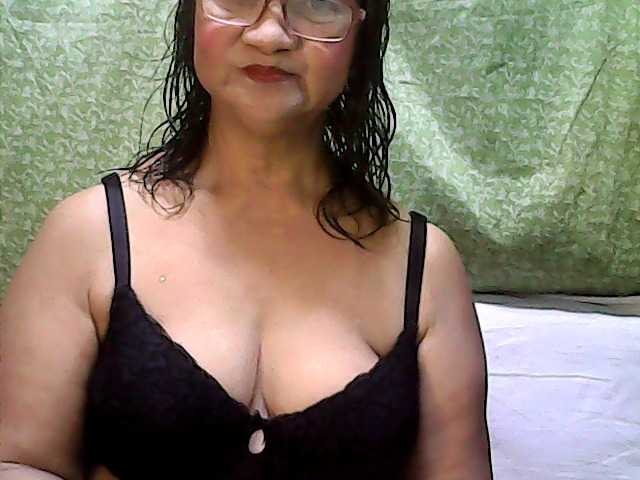 Live sex webcam photo for hotpussymom12 #273578197