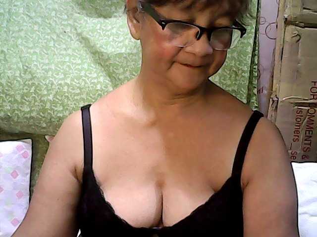 Live sex webcam photo for hotpussymom12 #273708267