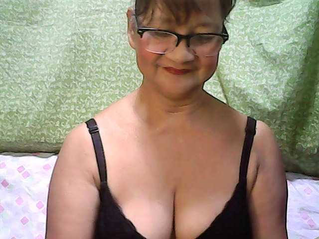 Live sex webcam photo for hotpussymom12 #273719136