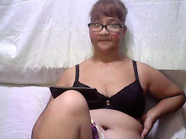 Live sex webcam photo for hotpussymom12 #273849742