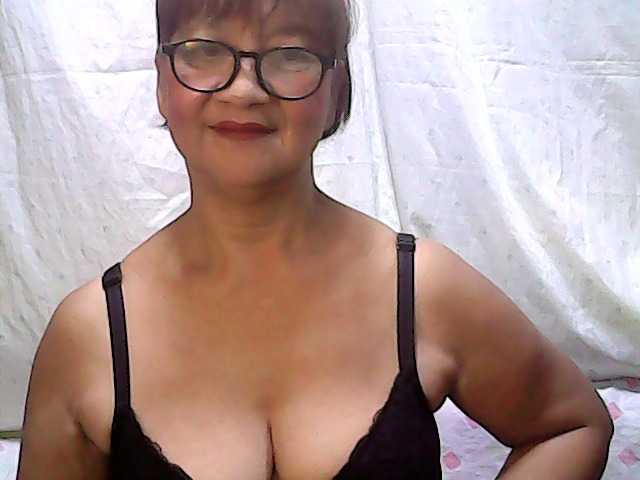 Live sex webcam photo for hotpussymom12 #273915043