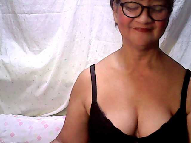 Live sex webcam photo for hotpussymom12 #274007998