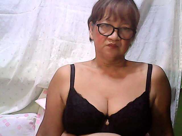 Live sex webcam photo for hotpussymom12 #274010399