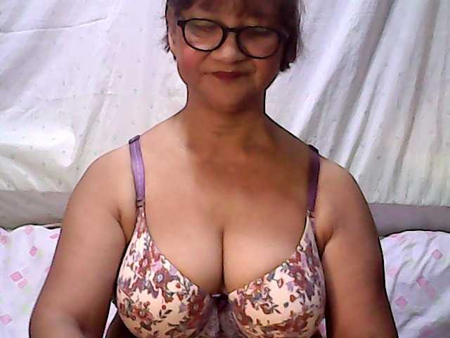 Live sex webcam photo for hotpussymom12 #274028883