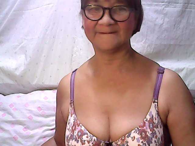 Live sex webcam photo for hotpussymom12 #274033919