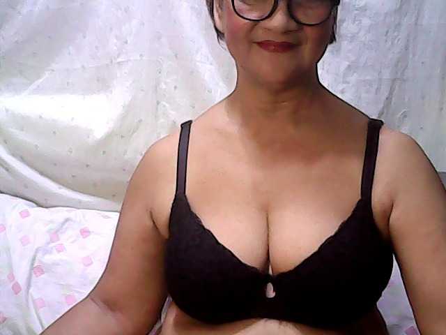 Live sex webcam photo for hotpussymom12 #274077669