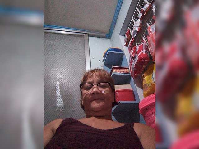 Live sex webcam photo for hotpussymom12 #274291282