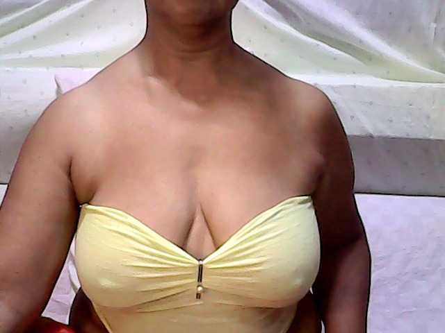 Live sex webcam photo for hotpussymom12 #274308662