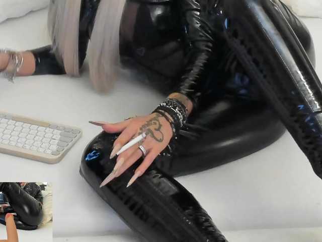 Live sex webcam photo for hotred69xxx #292103218