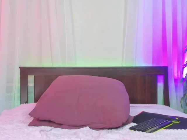 Live sex webcam photo for hottie-kiim #272215730