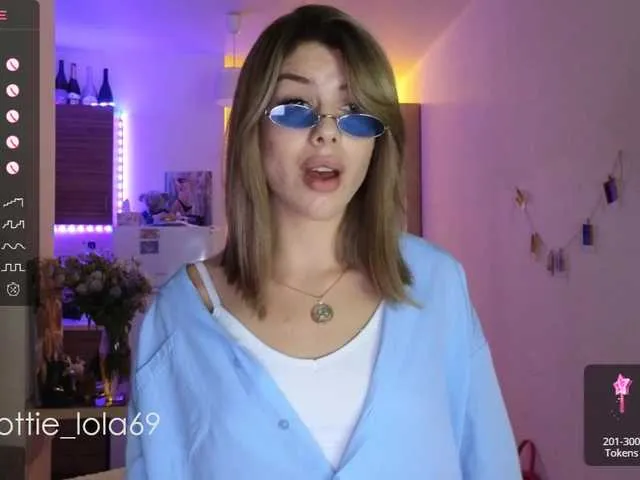 Live sex webcam photo for hottie-lola69 #276356400