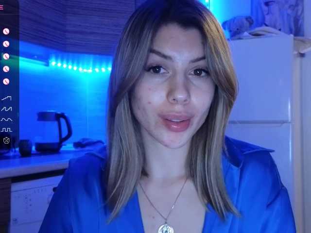 Live sex webcam photo for hottie-lola69 #276471373