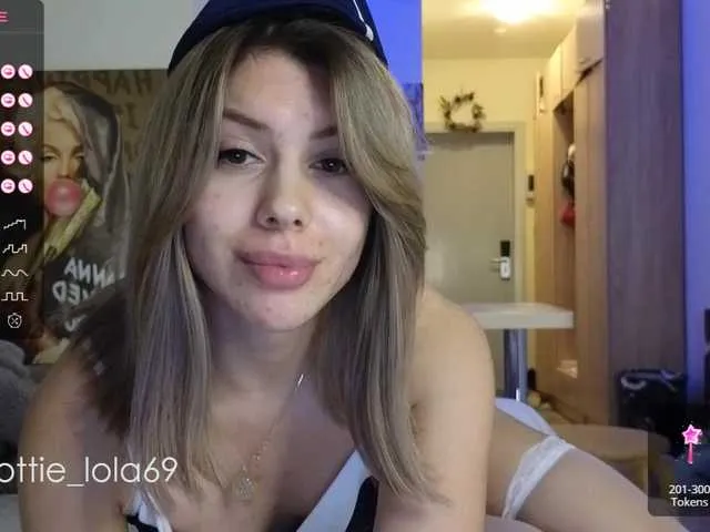Live sex webcam photo for hottie-lola69 #276498341