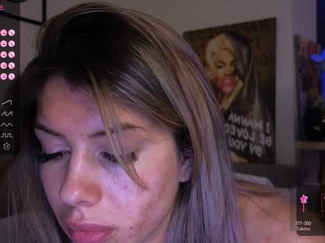 Live sex webcam photo for hottie-lola69 #276590522