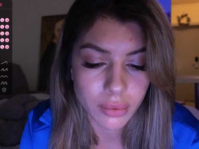 Live sex webcam photo for hottie-lola69 #276631774