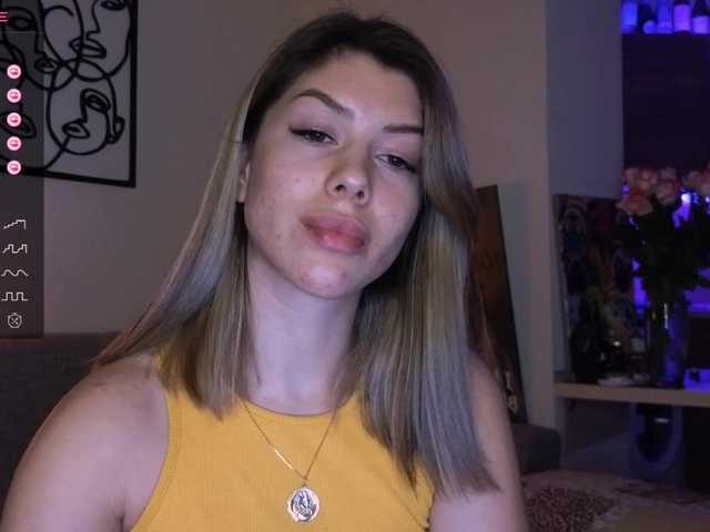 Live sex webcam photo for hottie-lola69 #276672258