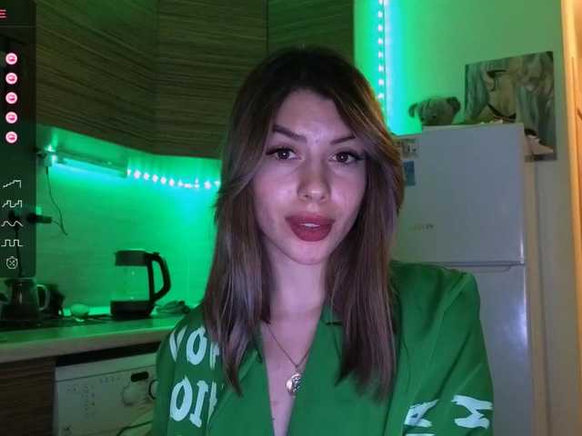 Live sex webcam photo for hottie-lola69 #276761743