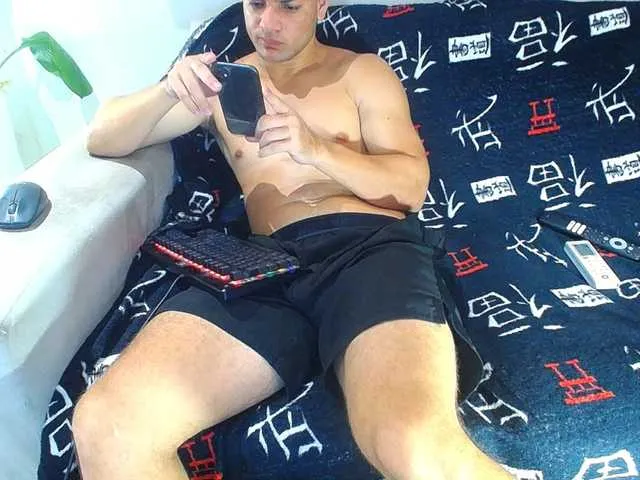 Live sex webcam photo for hugo19cm #289516847