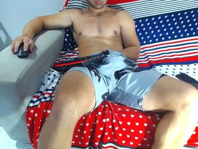 Live sex webcam photo for hugo19cm #290523422