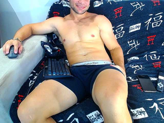 Live sex webcam photo for hugo19cm #291419255