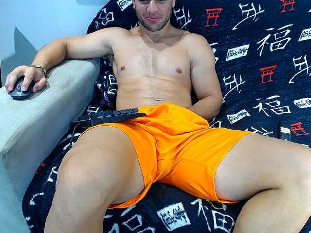 Live sex webcam photo for hugo19cm #291478194