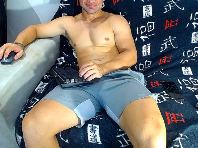 Live sex webcam photo for hugo19cm #291846404