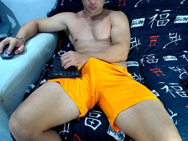 Live sex webcam photo for hugo19cm #292079622