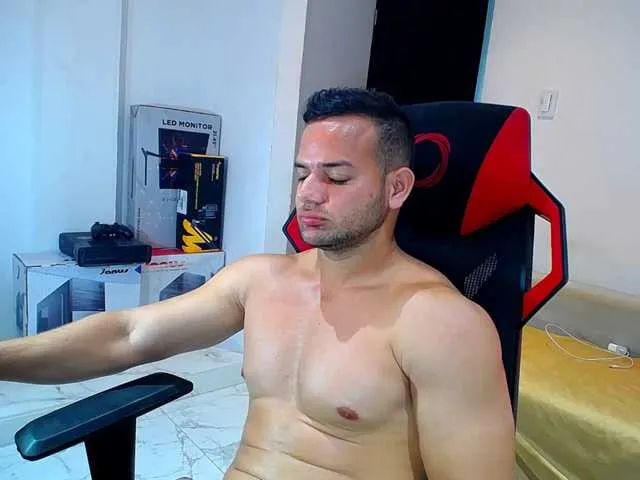 Live sex webcam photo for hugo19cm #292329812