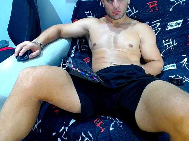 Live sex webcam photo for hugo19cm #292374252