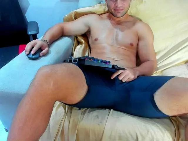 Live sex webcam photo for hugo19cm #292574320
