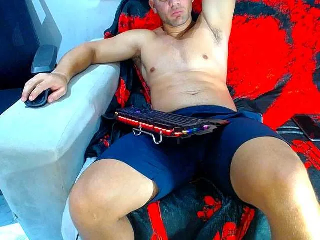 Live sex webcam photo for hugo19cm #293577865