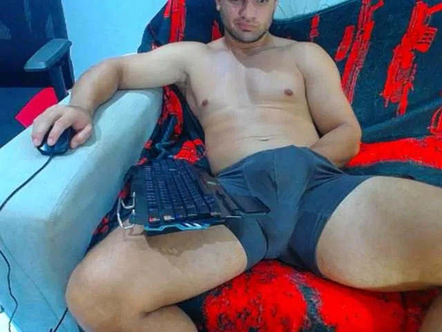 Live sex webcam photo for hugo19cm #293819256