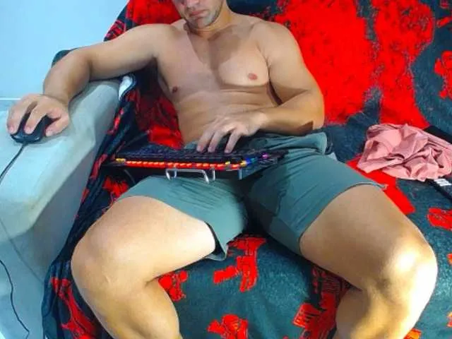 Live sex webcam photo for hugo19cm #294038043