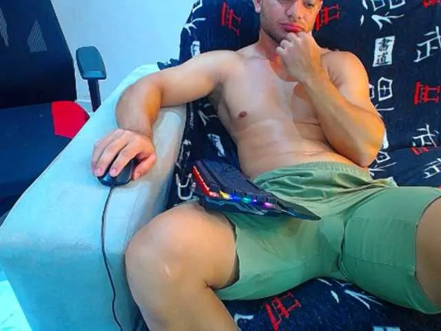 Live sex webcam photo for hugo19cm #294186745