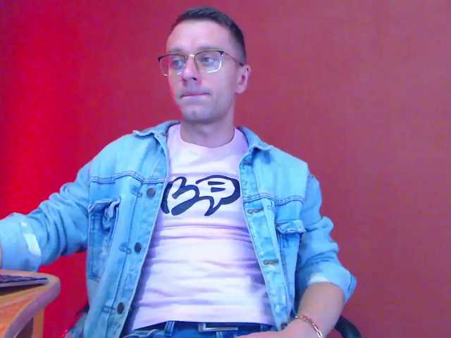 Live sex webcam photo for iFindomguy #275258574