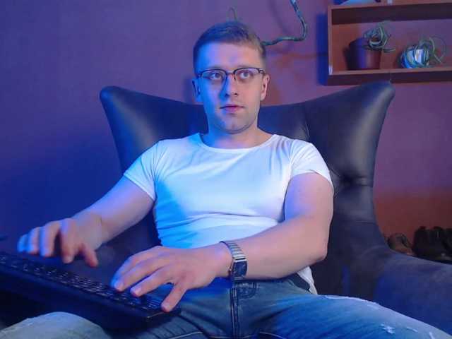 Live sex webcam photo for iFindomguy #275508460