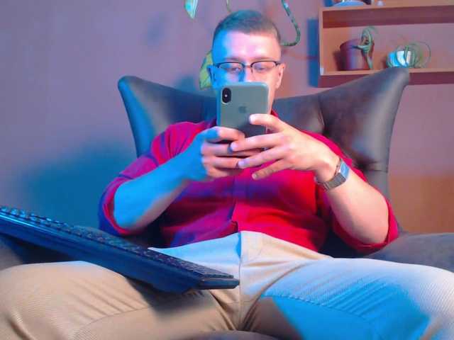 Live sex webcam photo for iFindomguy #275842821