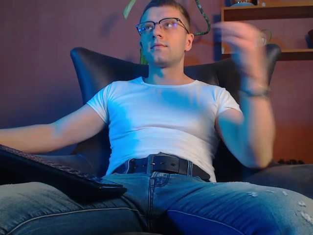 Live sex webcam photo for iFindomguy #275966377