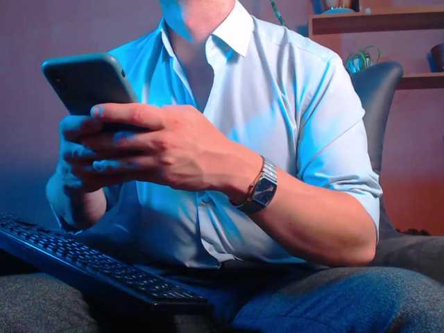 Live sex webcam photo for iFindomguy #275983011