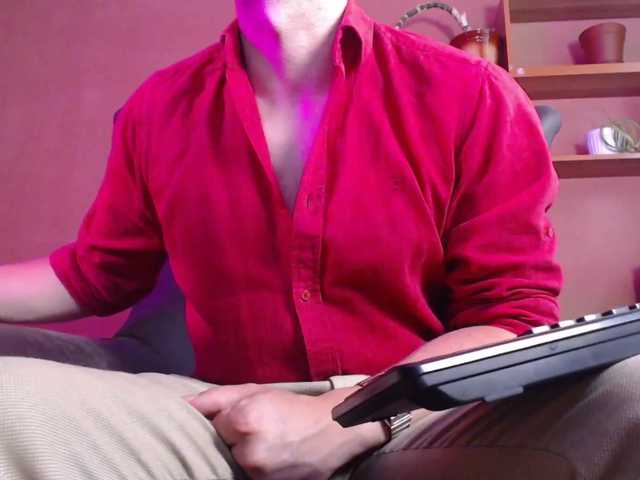 Live sex webcam photo for iFindomguy #276027802