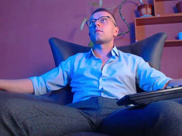 Live sex webcam photo for iFindomguy #276043127