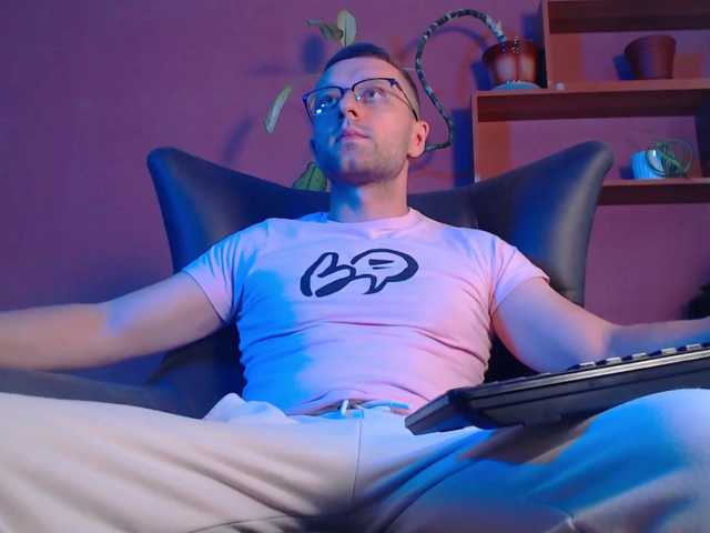 Live sex webcam photo for iFindomguy #276072568